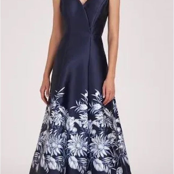 Kay Unger A-Line Sleeveless V-Neck Maxi Dress